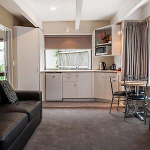 Superior One-Bedroom Apartment